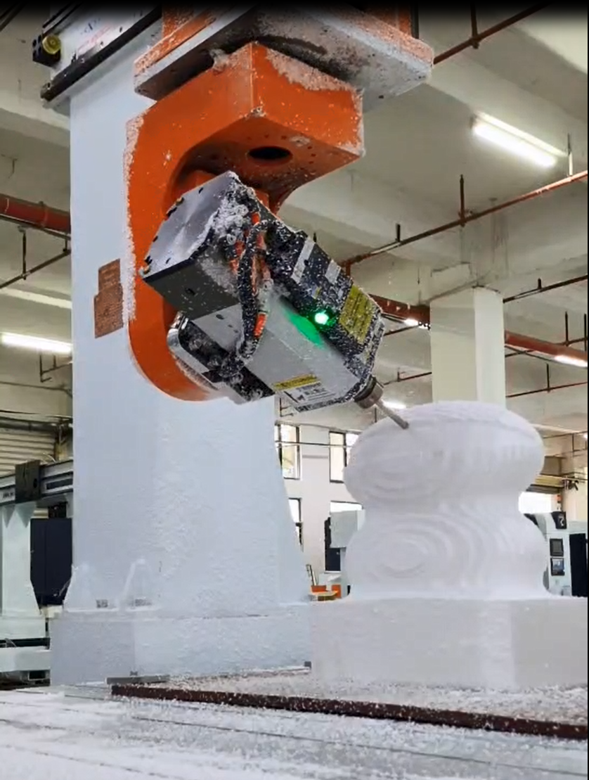 ماكينة CNC ذات 5 محاور 